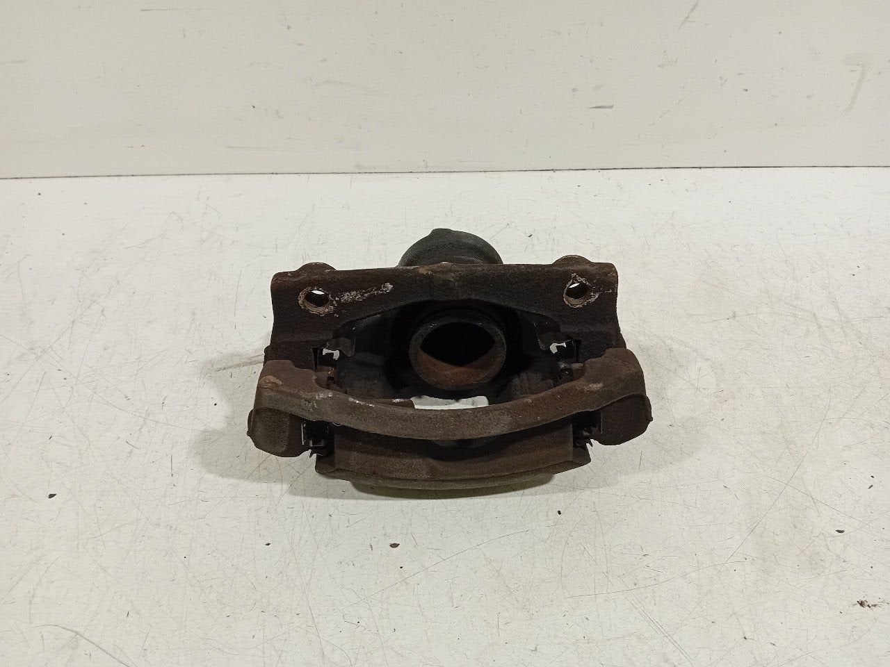 Remklauw links voor Toyota Aygo, Onderdelen@venauto.nl, Van der Ven Autorecycling B.V., Gebruikt, Ettenseweg 76, 4706 PB Roosendaal, The Netherlands