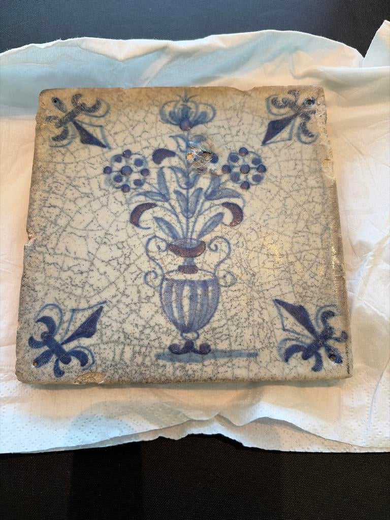Antieke Delfts Blauwe Tegel met Bloemmotief, Antiek en Kunst, Ophalen of Verzenden