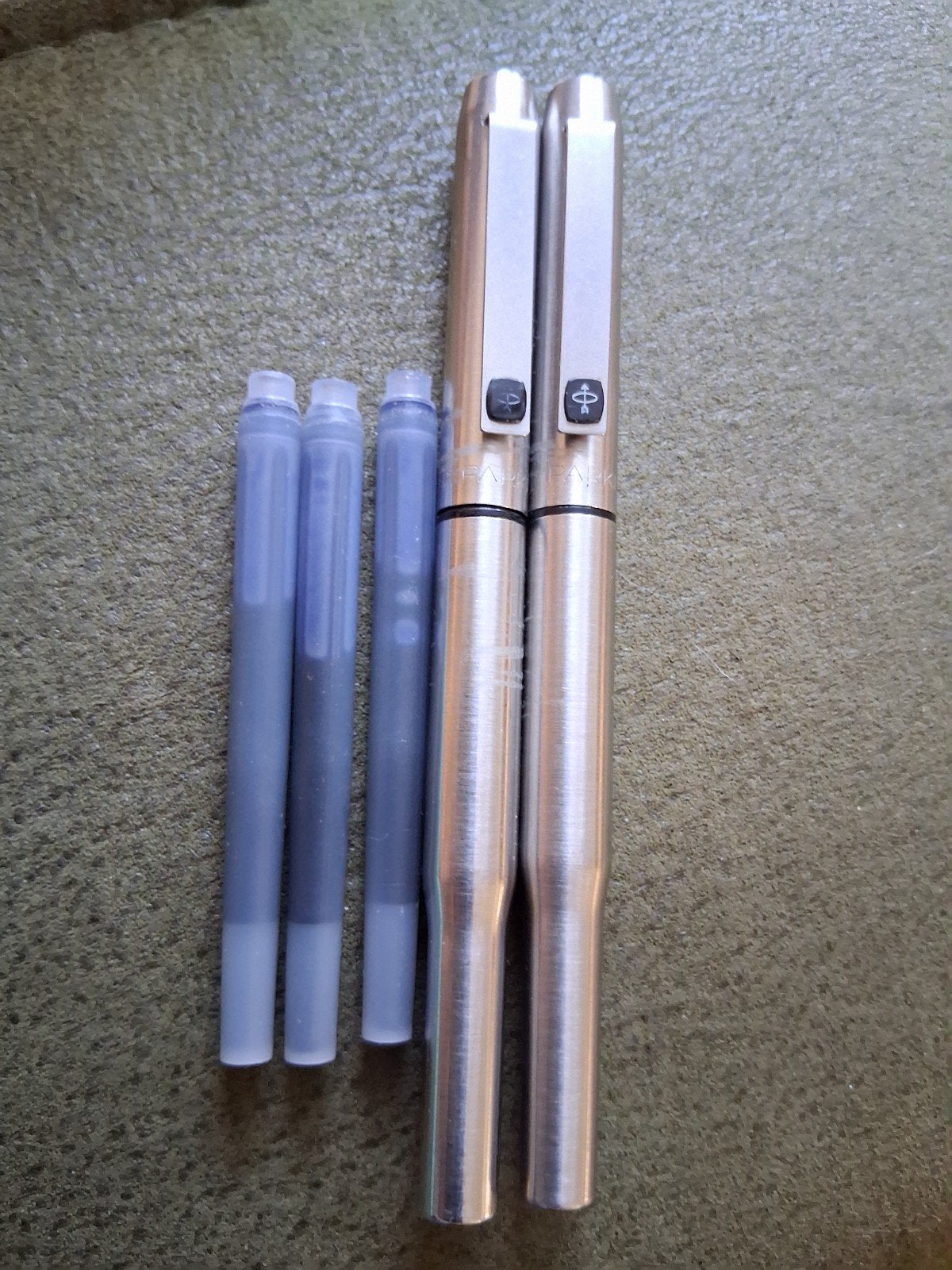 Parker vulpen en fineliner model Parker 25.
Gratis vulling, Verzamelen, Pennenverzamelingen, Ophalen of Verzenden, Gebruikt, Pennenset