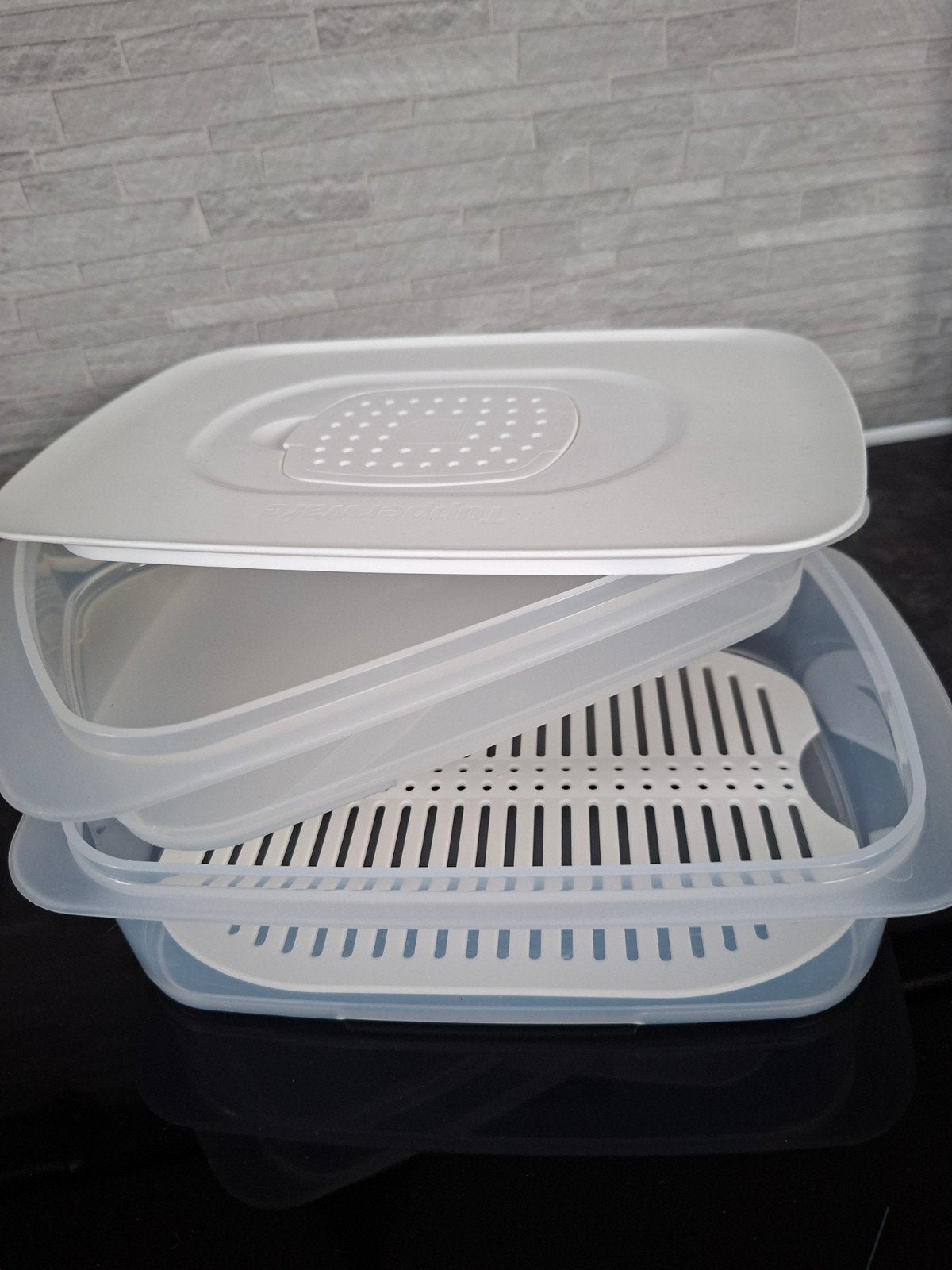 Tupperware stapelbakjes vleeswaren/kaasplakken klimaatklep, Ophalen of Verzenden, Zo goed als nieuw, Wit, Bak of Kom