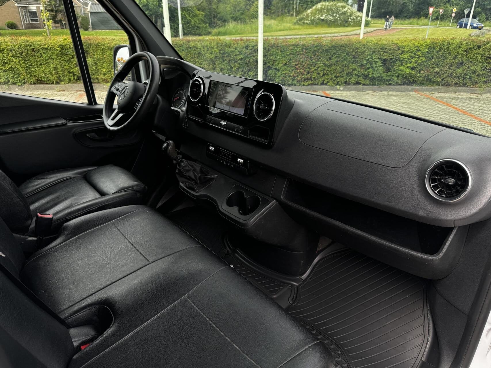 Mercedes Sprinter bestel 317 1.9CDI L2H2 RWD|LED|Leer|Camera, Achterwielaandrijving, Gebruikt, 4 cilinders, 2000 kg