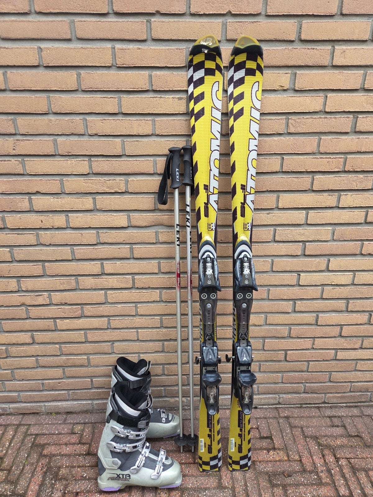 Skischoenen, ski's en skistokken., Ophalen, 160 tot 180 cm, Gebruikt, Atomic