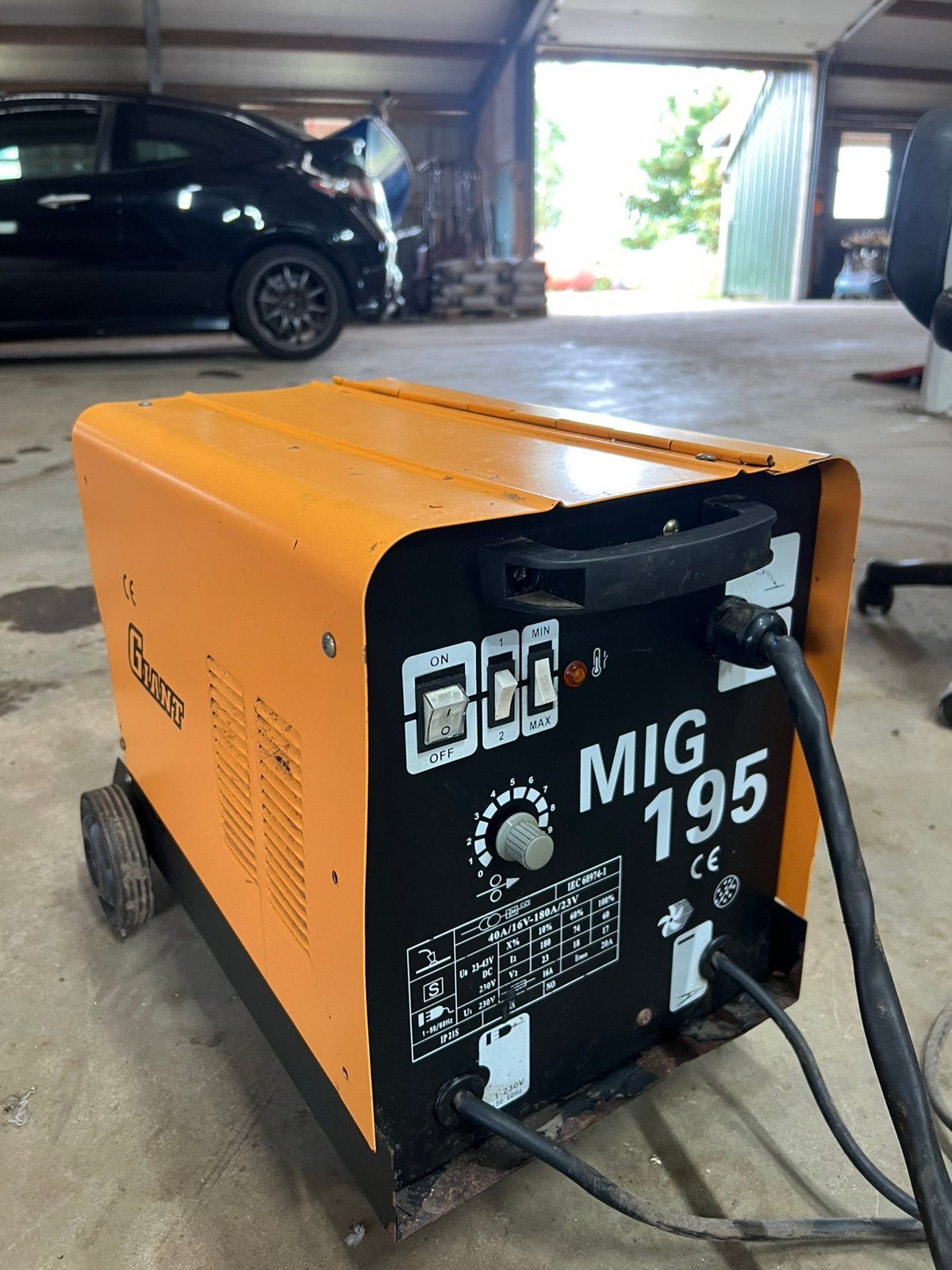 Giant MIG 195 Lasapparaat op 220, Ophalen, Gebruikt, 150 tot 250 ampère, Co2