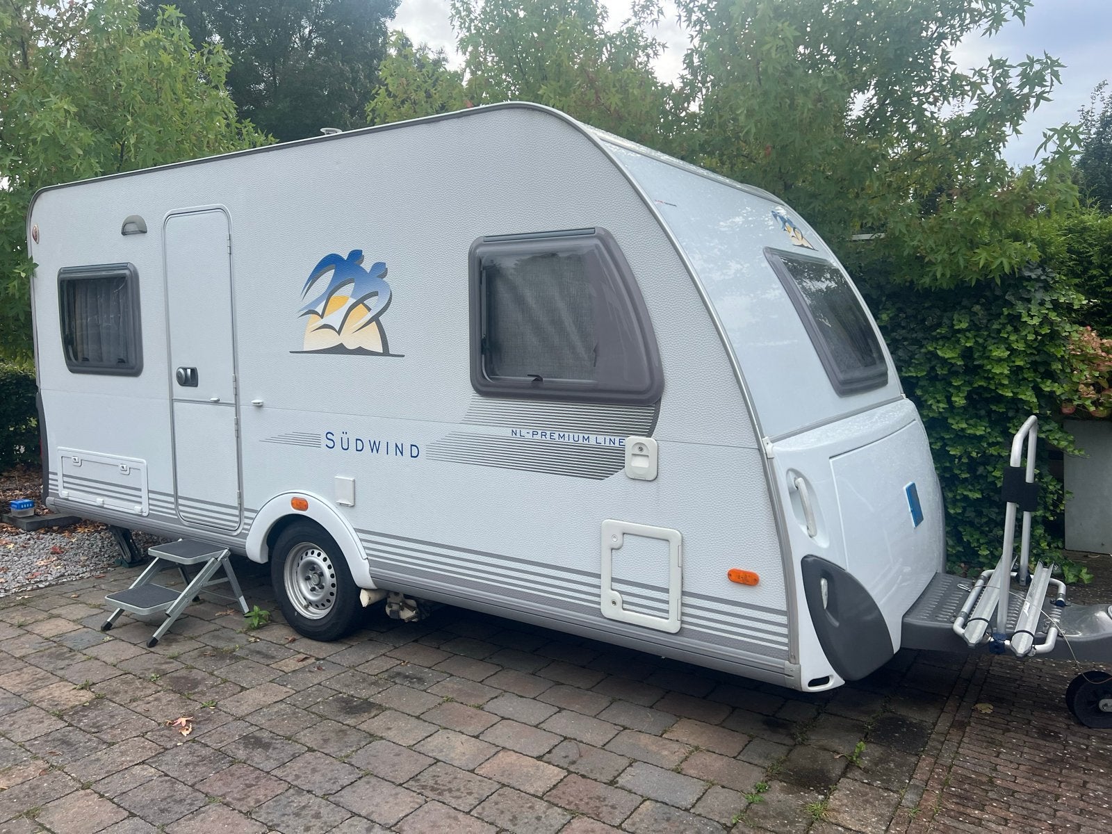 Knaus Sudwind 450 FU NL - Premium Line - Zeer nette caravan, Caravans en Kamperen, Caravans, Rondzit, Frans bed, Particulier, 5 tot 6 meter