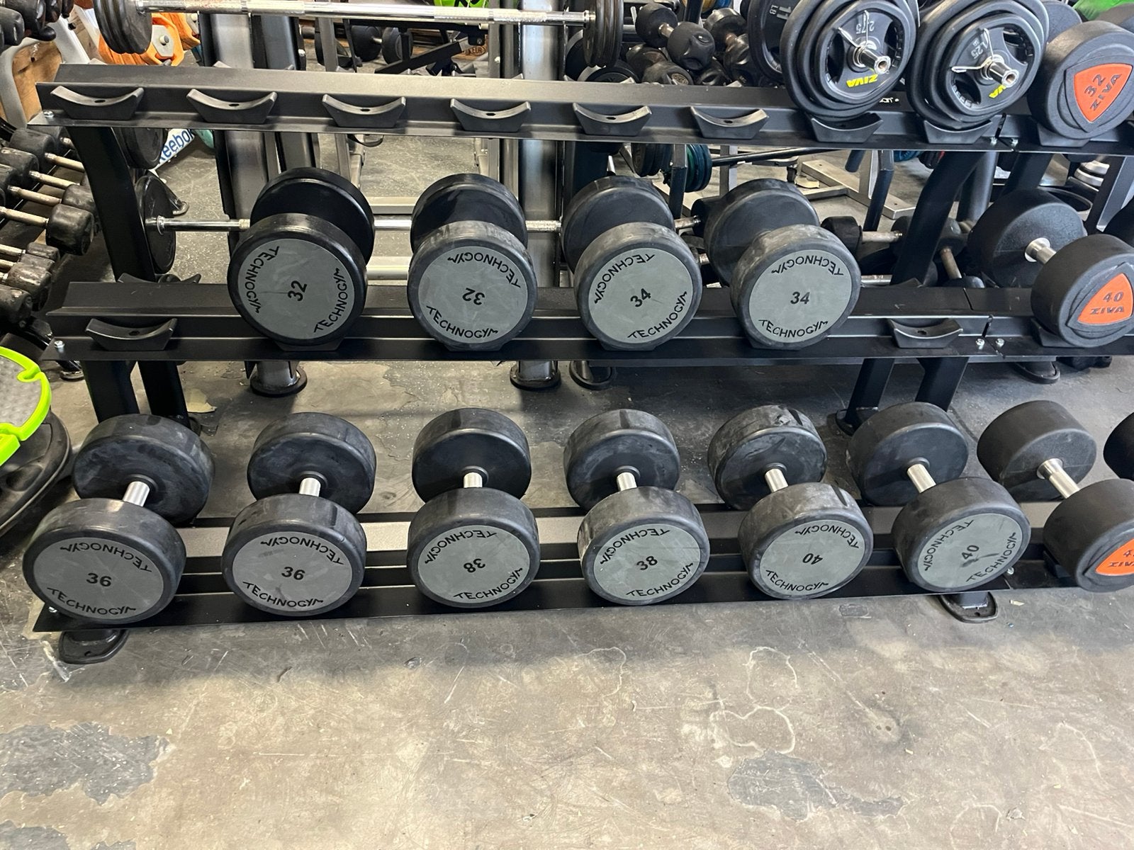 Technogym pu rubberen dumbbells 32-40 kg gewichten, Ophalen, Dumbbell, 32-40 kg, Pu rubberen dumbbells