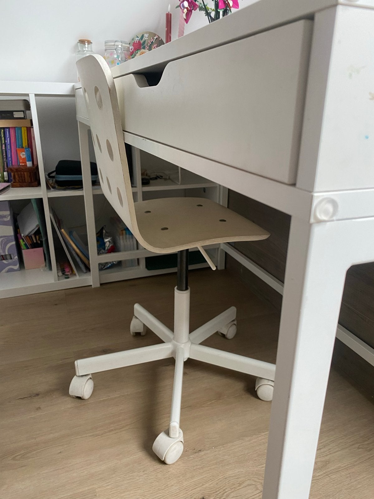 Witte IKEA Jules stoel, Huis en Inrichting, Stoelen, Ophalen, Gebruikt, Wit, Eén