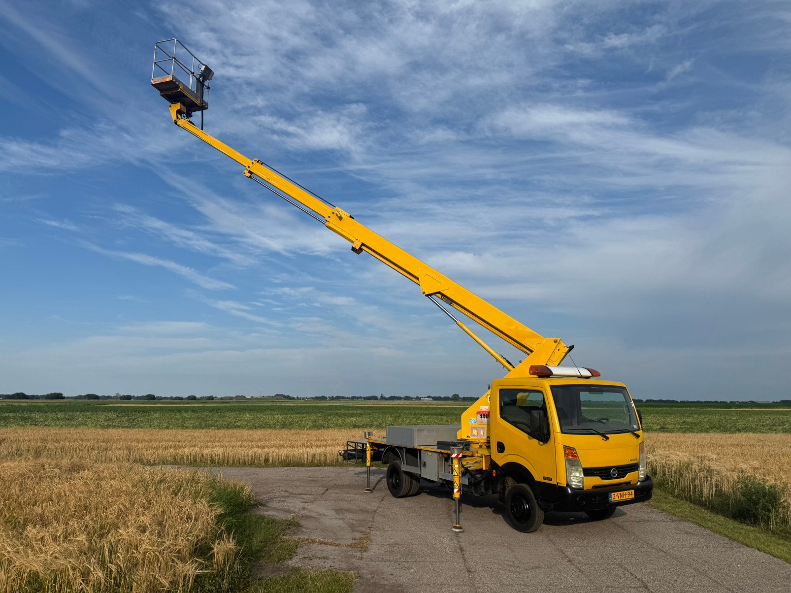 Nissan Cabstar CMC PLA 212 autohoogwerker hoogwerker, Ophalen