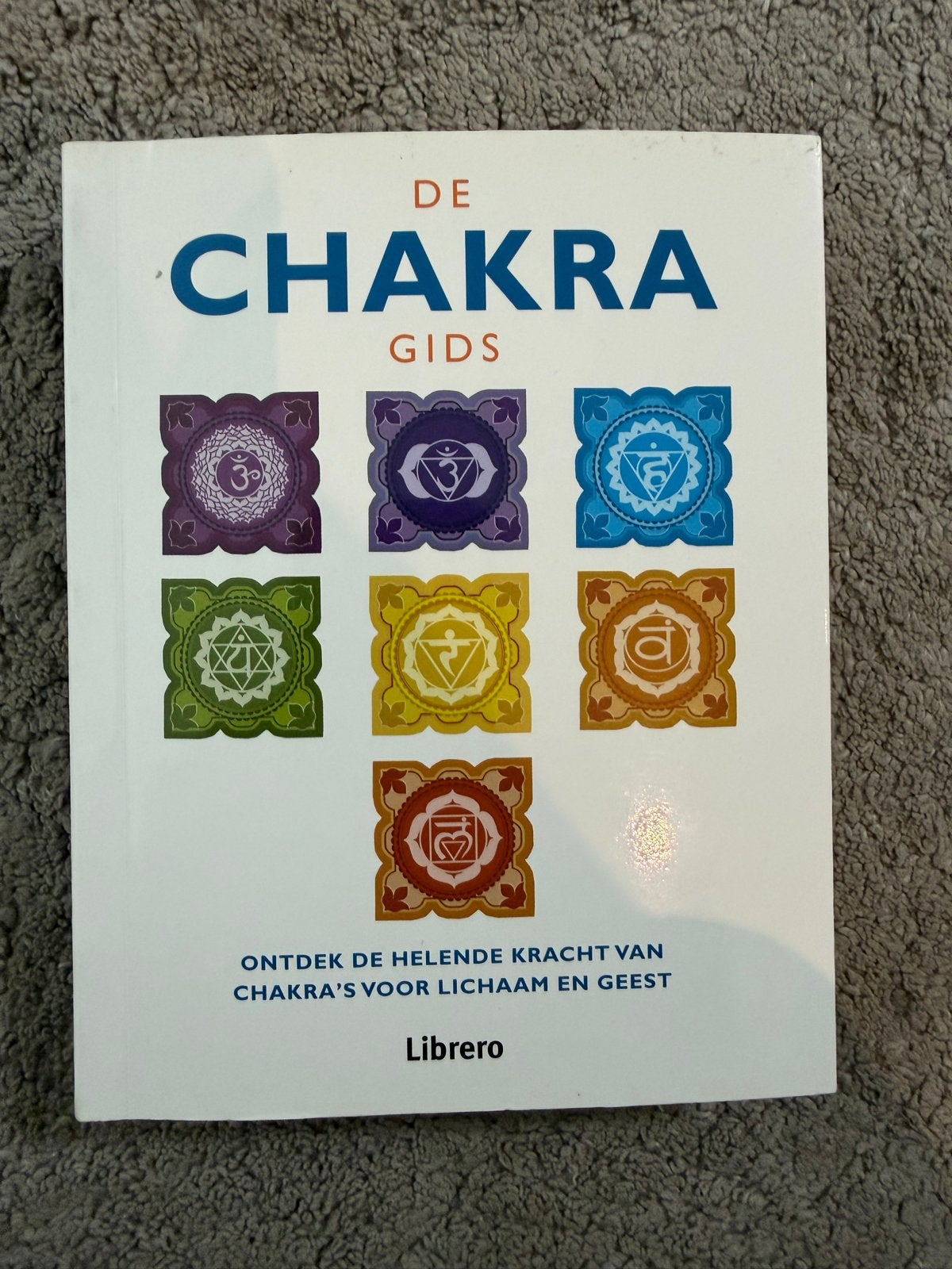 De Chakra Gids: Ontdek de Helende Kracht van Chakra's, Ophalen of Verzenden, Gelezen, Spiritualiteit algemeen, Achtergrond en Informatie