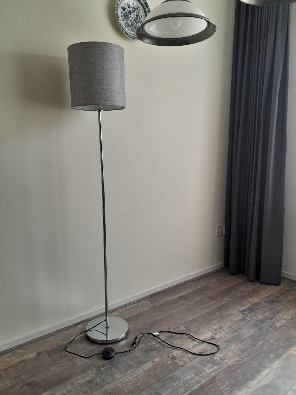 Stijlvolle staande lamp met grijze stoffen kap, Ophalen, Gebruikt, 100 tot 150 cm, Stof