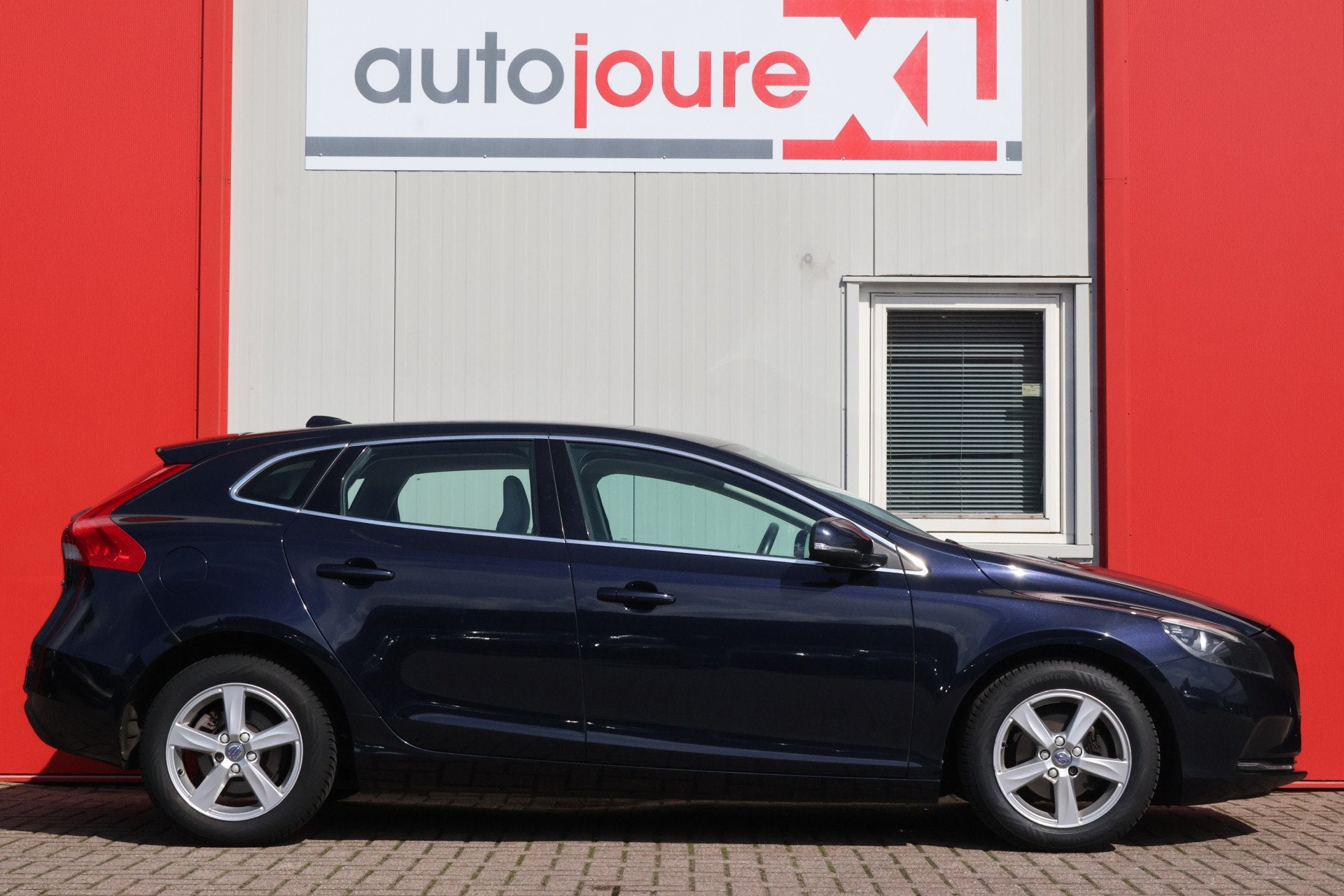 Volvo V40 2.0 D2 Summum Business (bj 2015), Auto's, Volvo, Voorwielaandrijving, Stof, Gebruikt, 4 cilinders