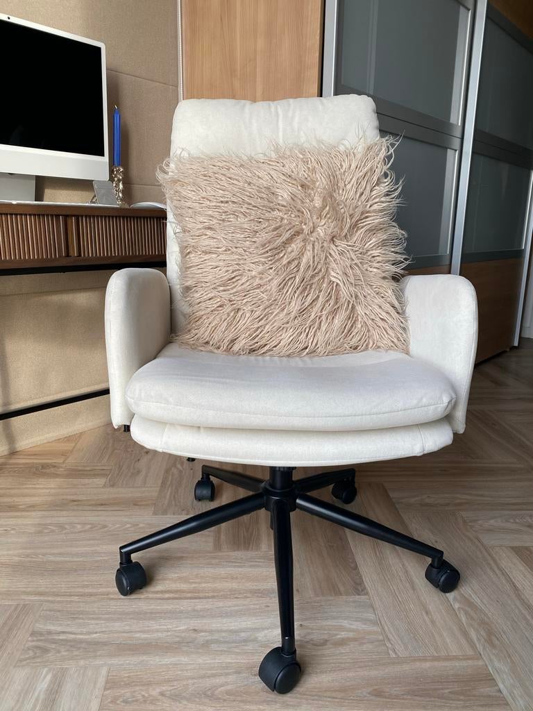 NIEUW Ergonomische beige bureaustoel van zacht velvet, Huis en Inrichting, Bureaustoelen, Ophalen, Beige, Zo goed als nieuw, Bureaustoel