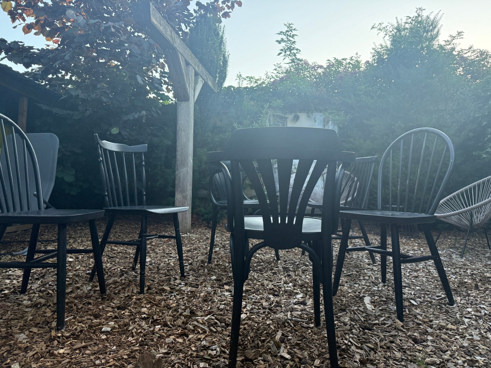 Zwarte houten stoelen - opknappers, Ophalen, Gebruikt, Zwart, Vijf, Zes of meer stoelen