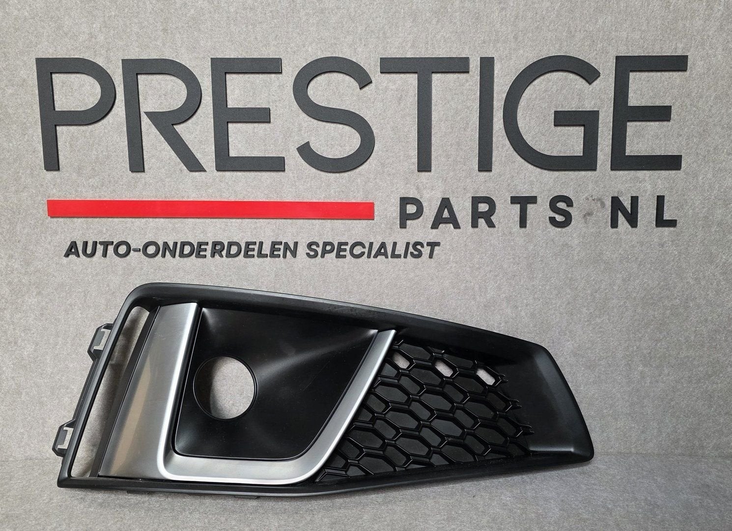 Rooster Audi A4 B9 8W0807682J Rechts S-line Competition Plus, Gebruikt, -, Voor, Ophalen of Verzenden