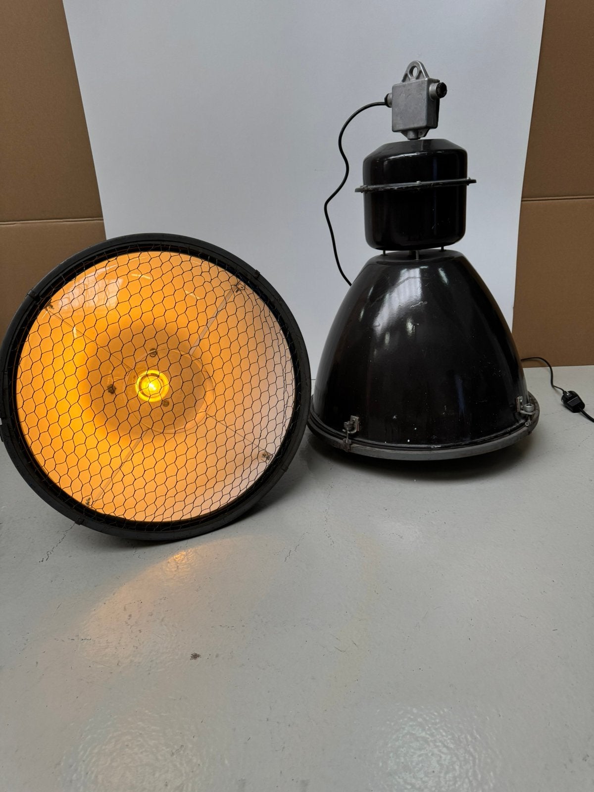2 Oude industrielen fabrieks hanglampen oud groen, Ophalen, Gebruikt, Glas, Industurieel