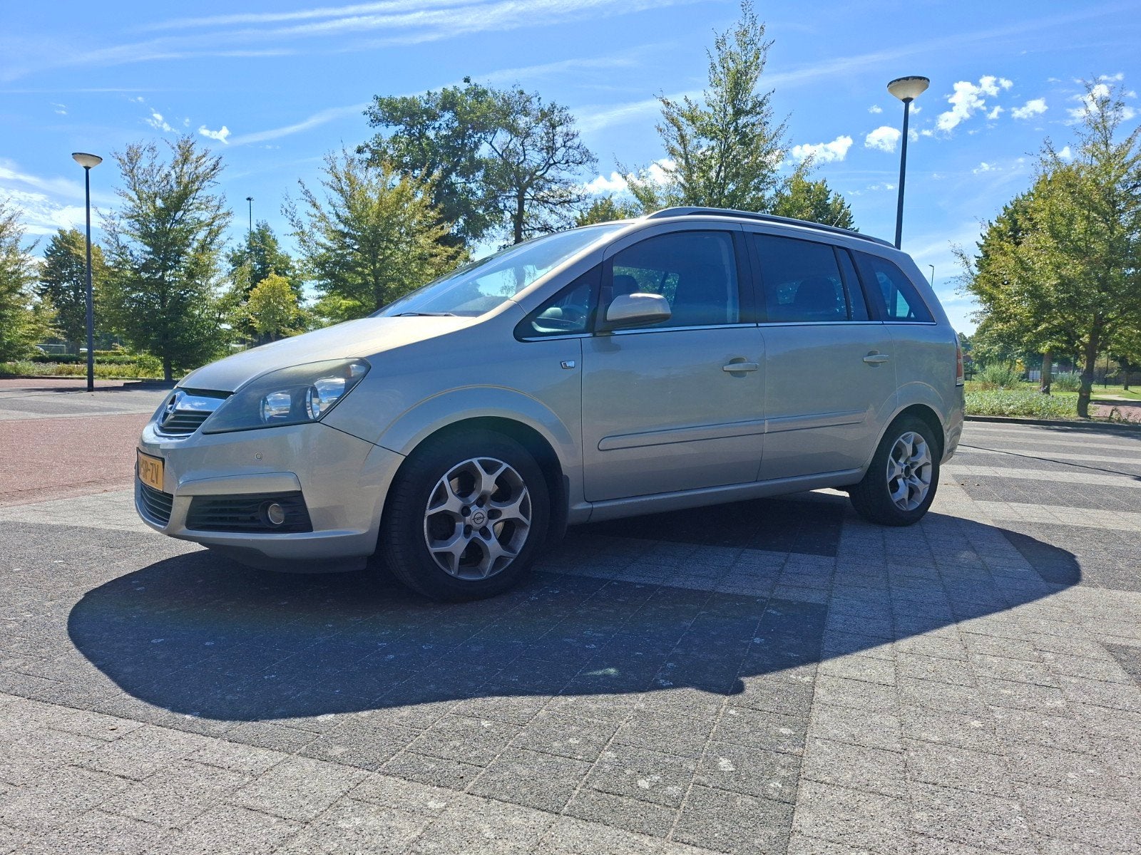Opel Zafira 2.2 AUT  7 pers., 4 cilinders, 7 stoelen, Origineel Nederlands, Zafira