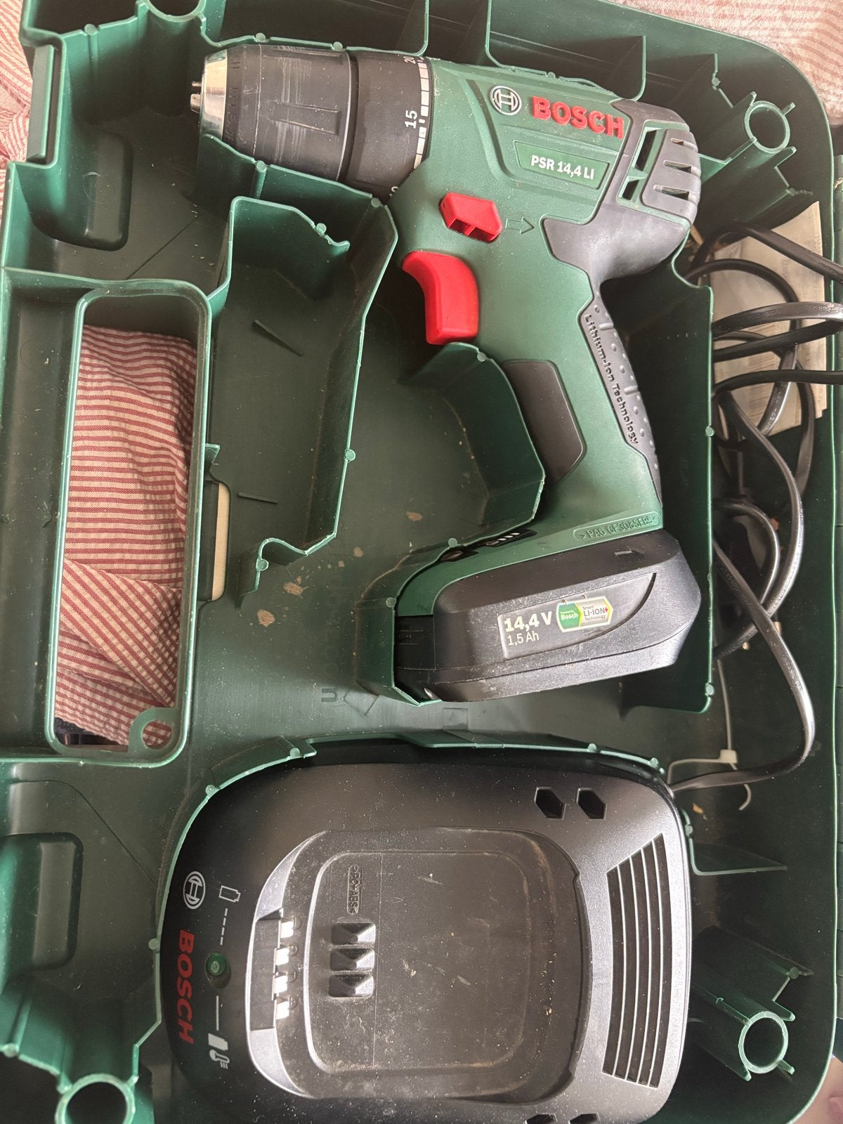 Accu en oplader voor Bosch PSR 14,4 LI (boor defect), Ophalen, Gebruikt, Overige typen