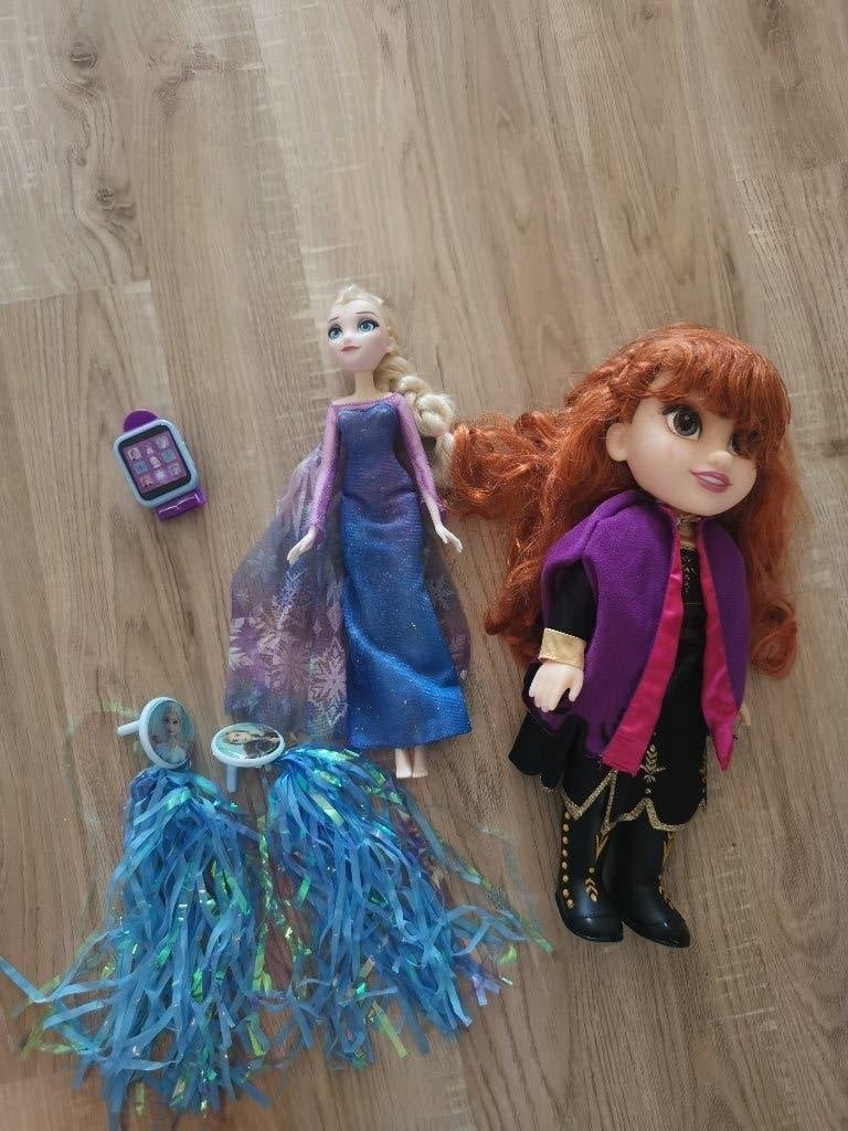 Frozen Elsa en Anna poppen met accessoires, Kinderen en Baby's, Speelgoed | Poppen, Zo goed als nieuw, Overige typen, Ophalen of Verzenden