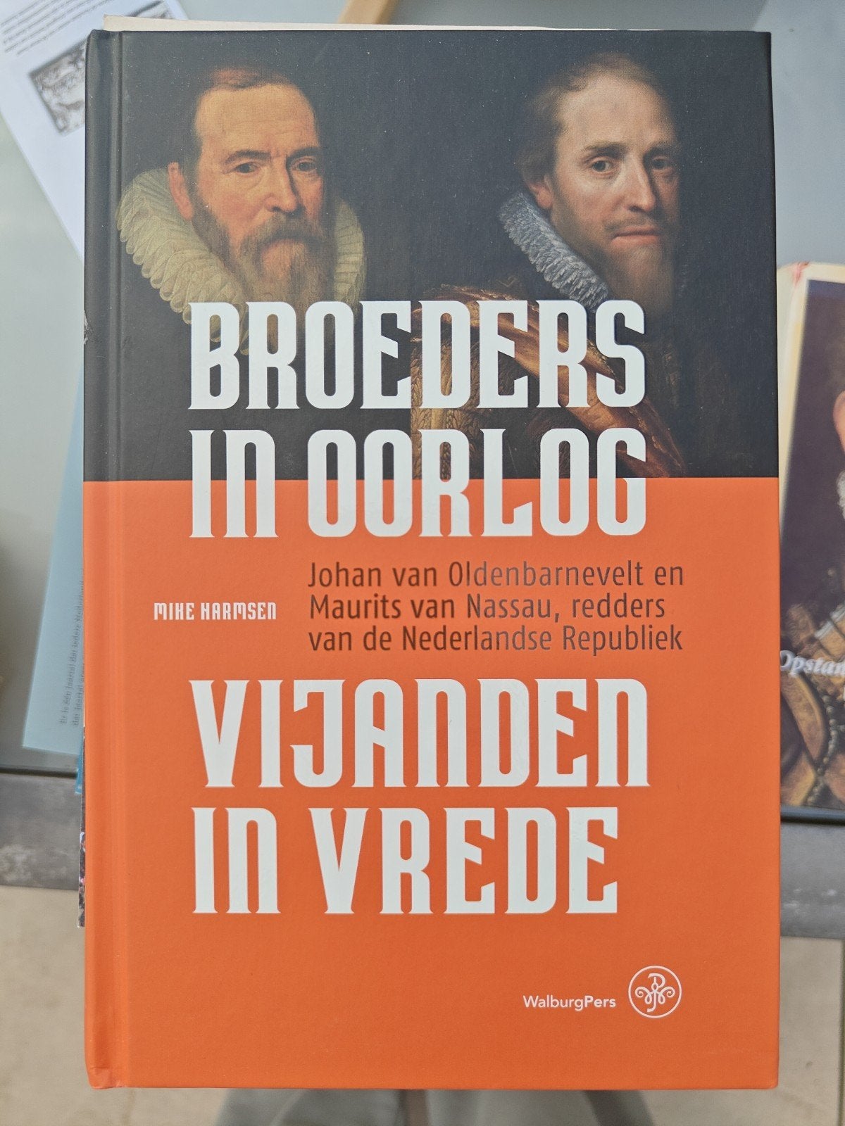 Broeders in Oorlog, Vijanden in Vrede - Mike Harmsen, Ophalen of Verzenden, 17e en 18e eeuw, Gelezen, Mike Harmsen