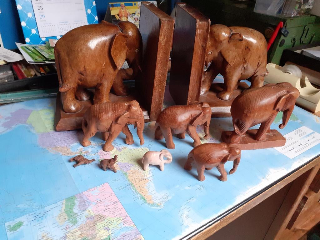 8 Olifantjes, w.o. 2 grote boekhouders  Apart en mooi en, Antiek en Kunst, Verzenden, Hout, Beeld