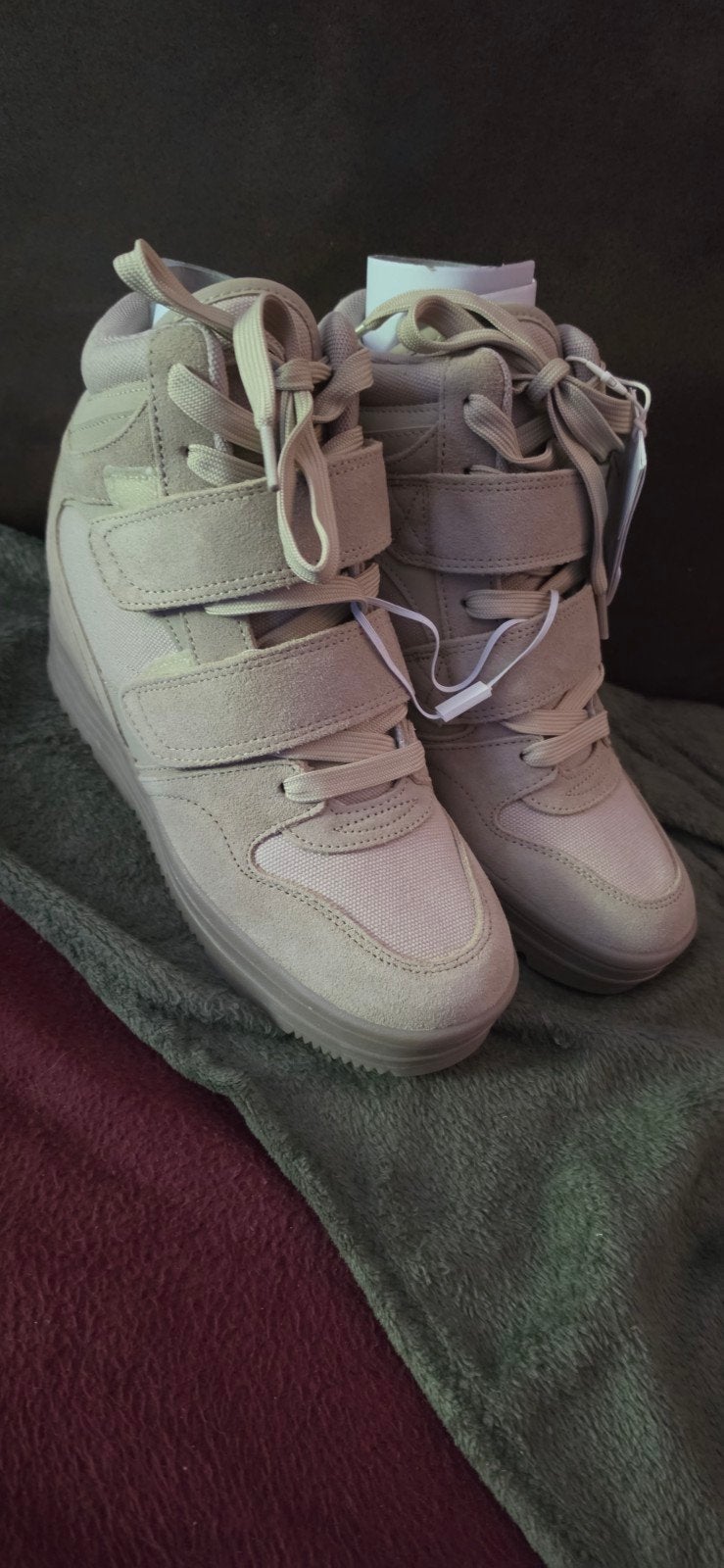 Bershka sneakers met sleehak - Maat 40, Kleding | Dames, Ophalen, Beige, Overige typen, Nieuw