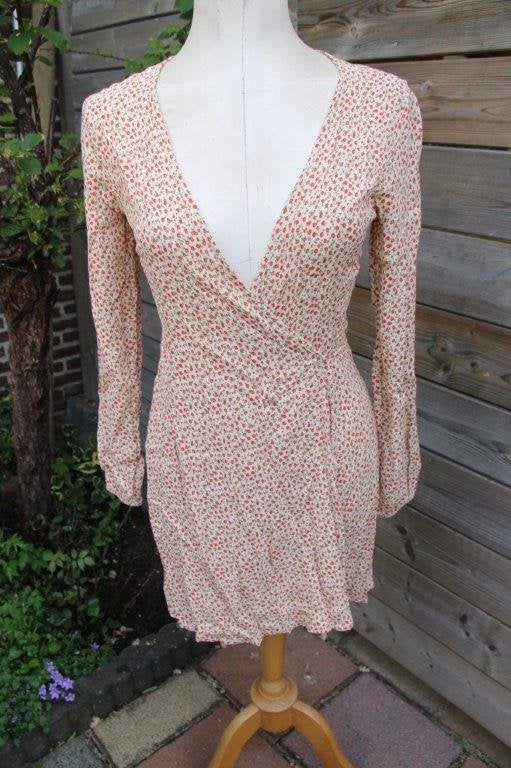 Wikkeljurk beige/ rood Brandy Melville mt S Vaste prijs AANB, Ophalen of Verzenden, Zo goed als nieuw, Maat 36 (S), Brandy Melville