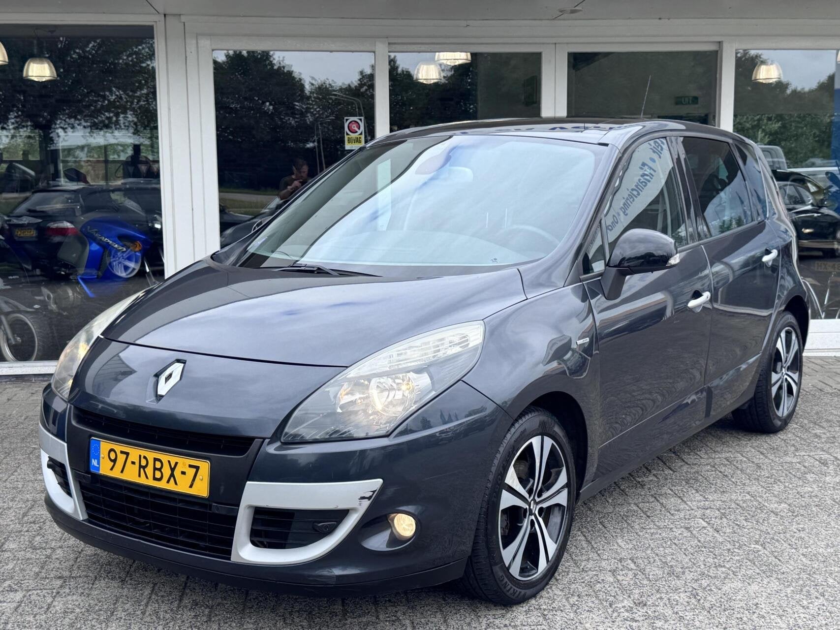 Renault Scenic 2.0 16v 140pk Automaat Bose uitvoering,Clima,, Auto's, Renault, Euro 5, Gebruikt, Zwart, 4 cilinders