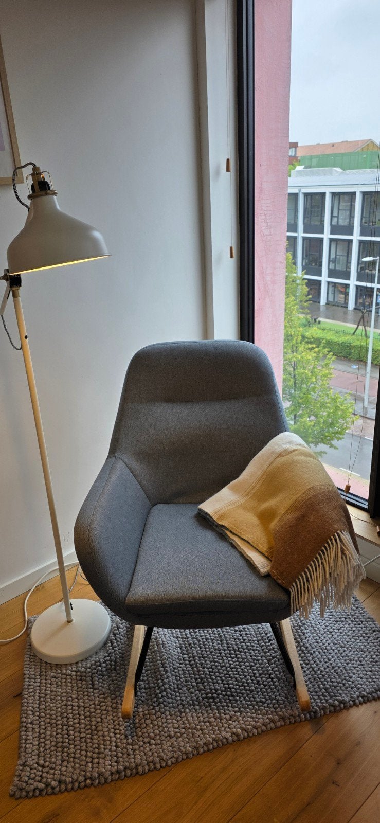 Jysk Nebel schommelstoel lichtblauw - B75cm, H93cm, D93cm, Modern, Scandinavisch, Blauw, Ophalen of Verzenden, Zo goed als nieuw