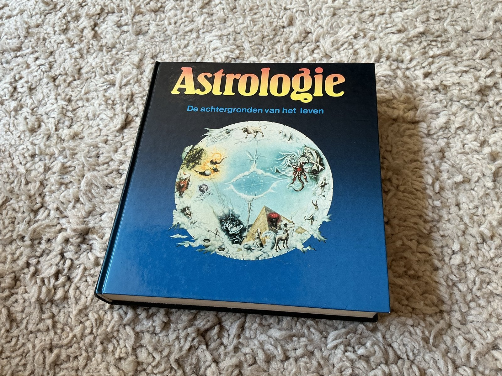 Astrologie: De achtergronden van het leven opbr giro 555, Boeken, Ophalen of Verzenden, Gelezen, Astrologie, Achtergrond en Informatie