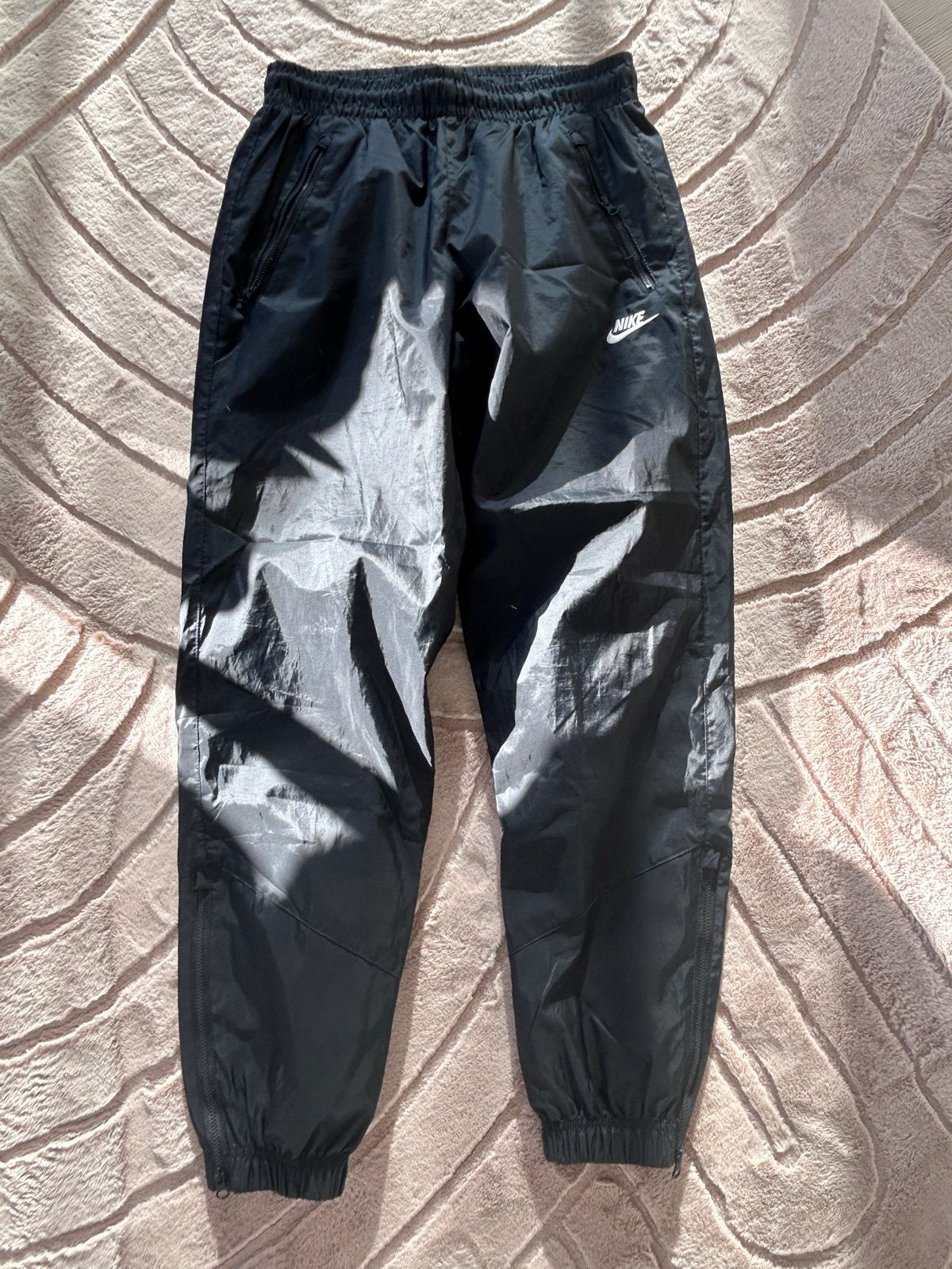 Nike trainingsbroek waterbestendig S/M zo goed als nieuw, Fitness, Zwart, Ophalen of Verzenden, Zo goed als nieuw