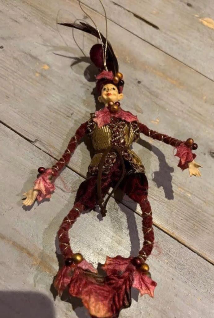 Kleurrijk popje, symboliseert herfst - 20 cm, Verzamelen, Beelden en Beeldjes, Ophalen of Verzenden, Zo goed als nieuw, Mens