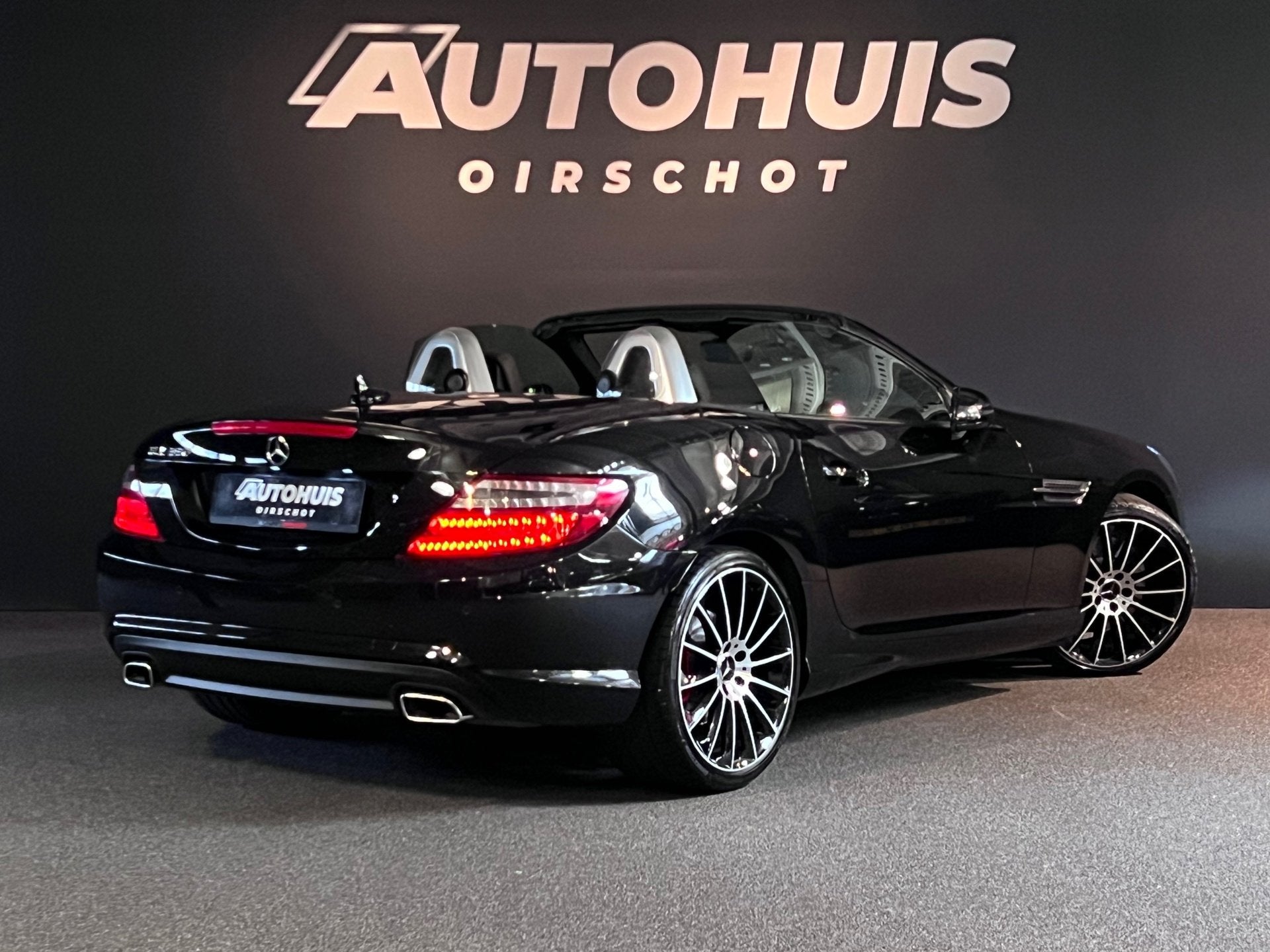Mercedes-Benz SLK-klasse 350 AMG line/ Hardtop/ H&K/ Memory/, Auto's, Mercedes-Benz, Automaat, Euro 5, Achterwielaandrijving, Cabriolet