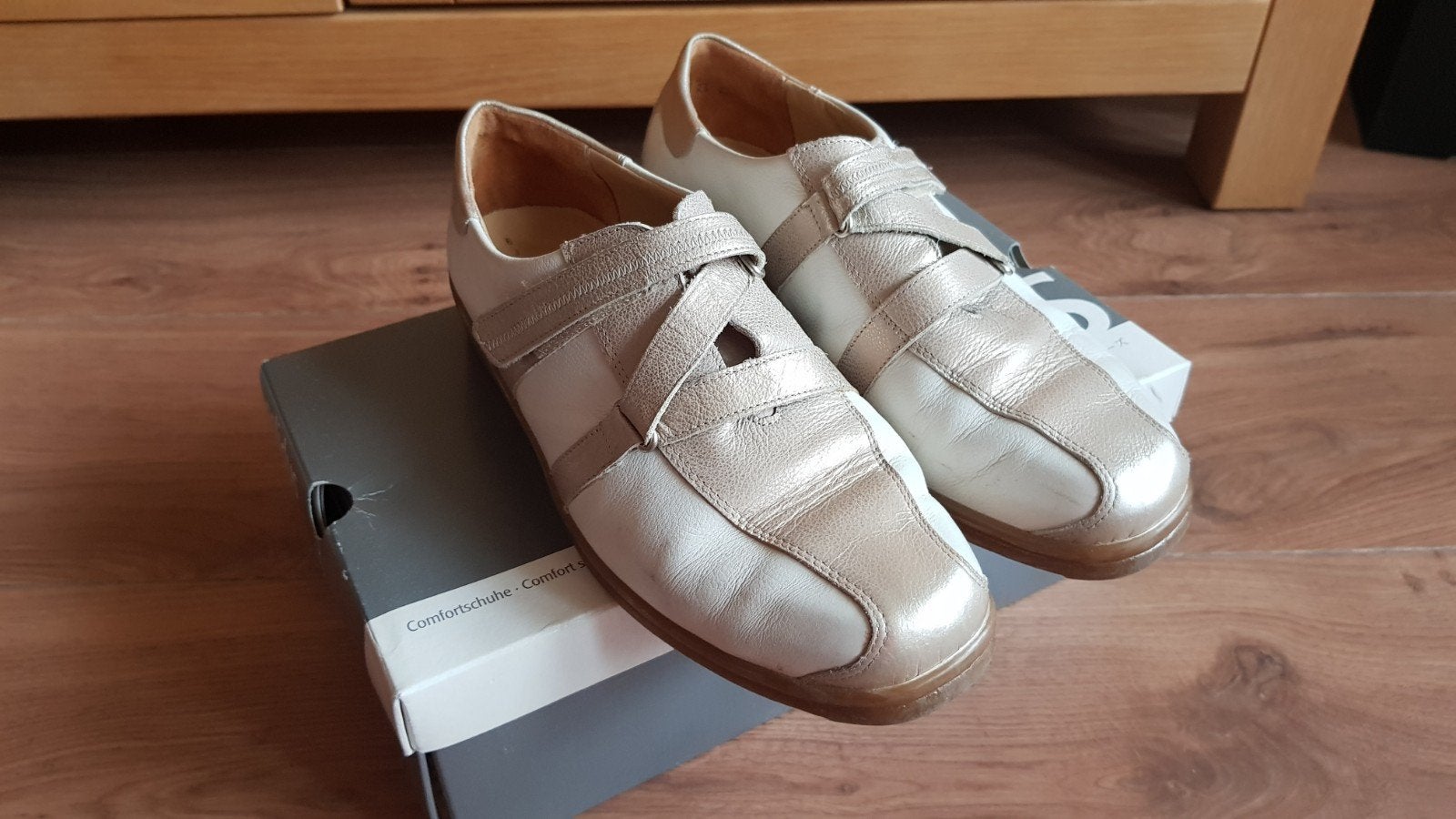 Solidus Hedda beige/witte schoen maat 38/39, Solidus, Beige, Ophalen of Verzenden, Sneakers of Gympen