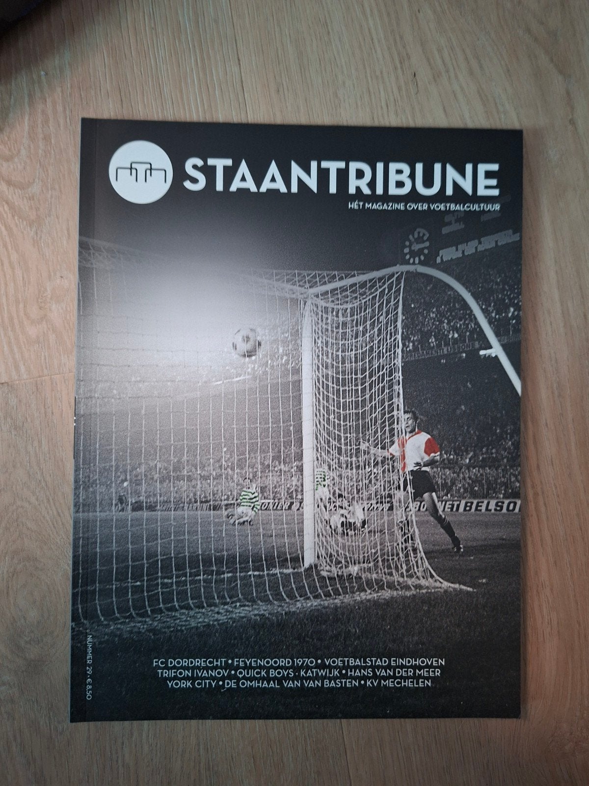 Staantribune Magazine NR 29, Verzamelen, Sportartikelen en Voetbal, Ophalen of Verzenden, Buitenlandse clubs, Boek of Tijdschrift