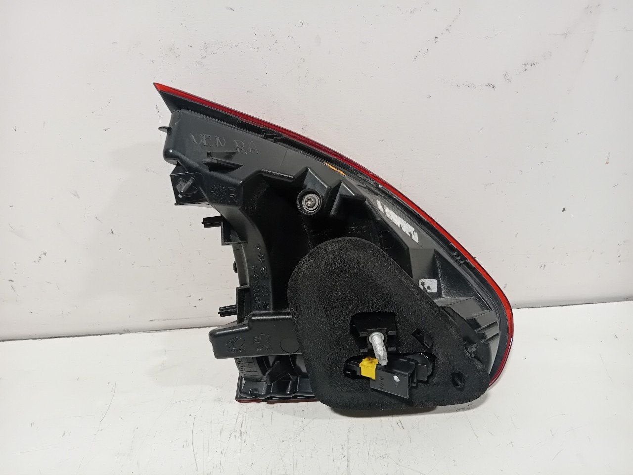 Achterlicht kofferdeksel achterklep rechts Peugeot 2008, Onderdelen@venauto.nl, Van der Ven Autorecycling B.V., Gebruikt, Ettenseweg 76, 4706 PB Roosendaal, The Netherlands