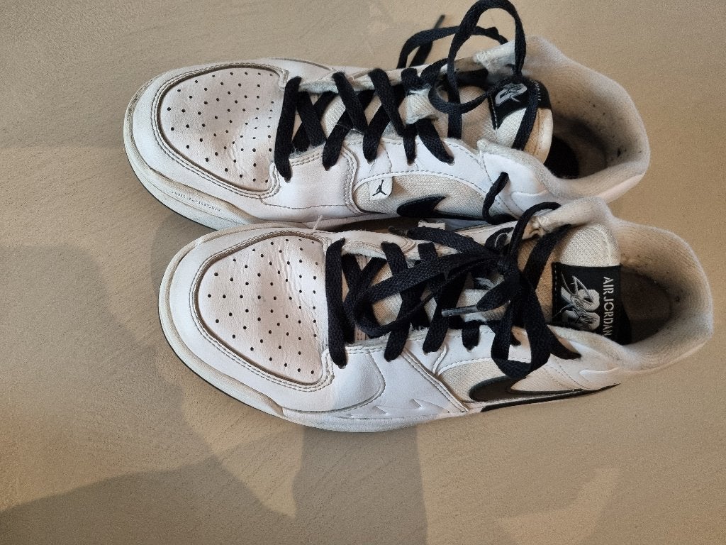 Nike Air Jordan sneakers - Wit met zwart, Kleding | Heren, Wit, Ophalen of Verzenden, Sneakers of Gympen, Gedragen