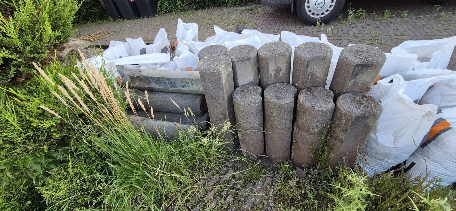 Gratis-FREE Partij afrastering betonpalen voor in de tuin, Overige materialen, Gebruikt, Minder dan 3 meter, Ophalen of Verzenden