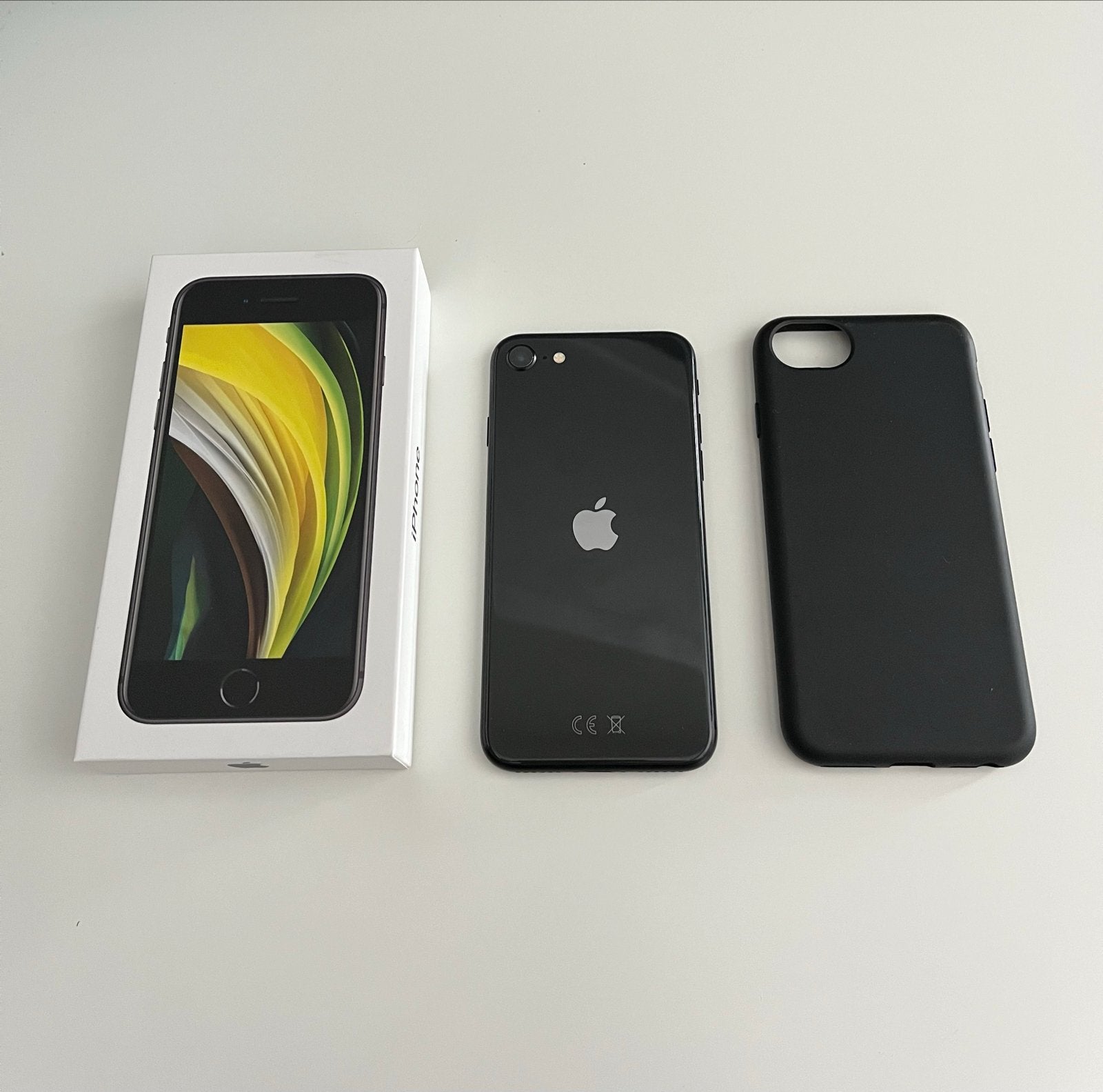 Apple iPhone SE (2020) 64GB Zwart met hoesje en doos, Ophalen, Zwart, Zo goed als nieuw, 64 GB