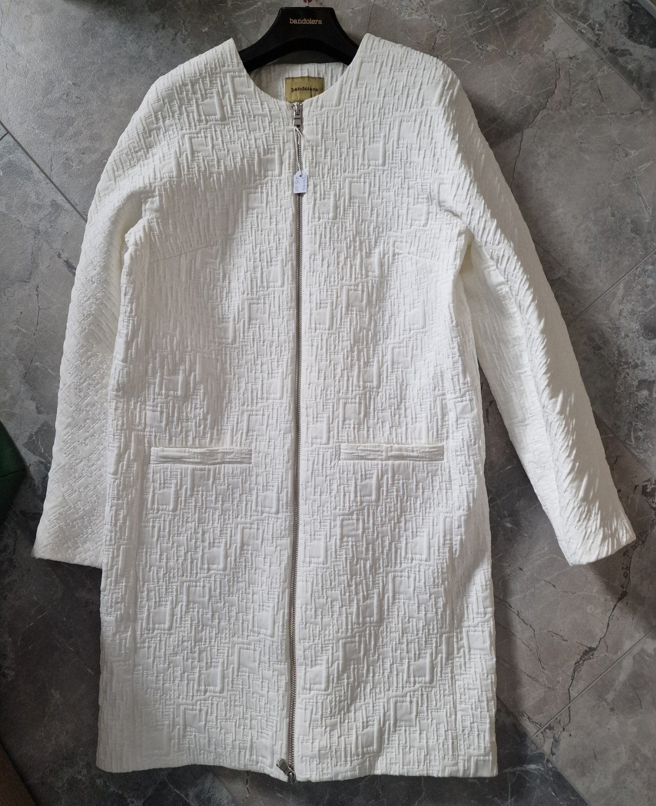 Prachtige nieuwe Bandolera trenchcoat maat 38 wit, Kleding | Dames, Jassen | Zomer, Maat 38/40 (M), Verzenden, Wit, Nieuw