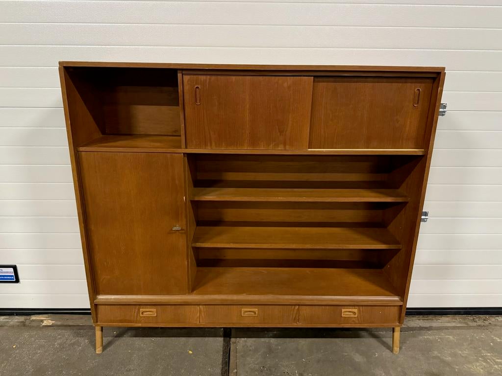 Vintage Teakhouten Highboard met Schuifdeuren en Lades, Gebruikt, 100 tot 150 cm, Teakhout, Ophalen of Verzenden