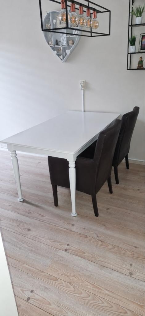 Uitschuifbare eettafel met twee stoelen, Huis en Inrichting, Tafels | Eettafels, Ophalen, Gebruikt, 50 tot 100 cm, 150 tot 200 cm