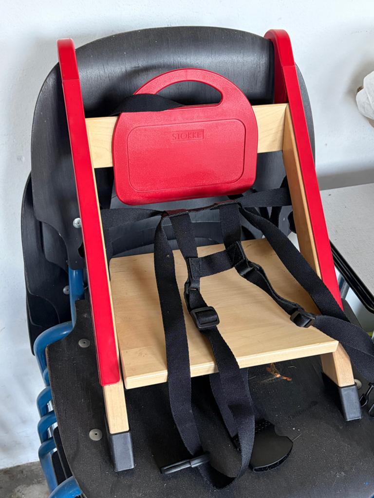 Stokke Tripp Trapp Baby Set Rood met Gordel, Ophalen, Gebruikt, Meegroeistoel, Gordel(s)