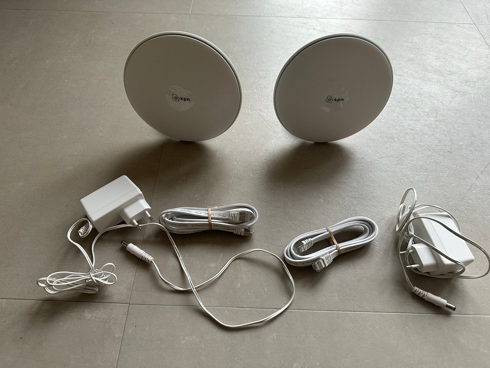 KPN SuperWifi punten (2 stuks) met adapters en kabels, Ophalen of Verzenden, Zo goed als nieuw, Router