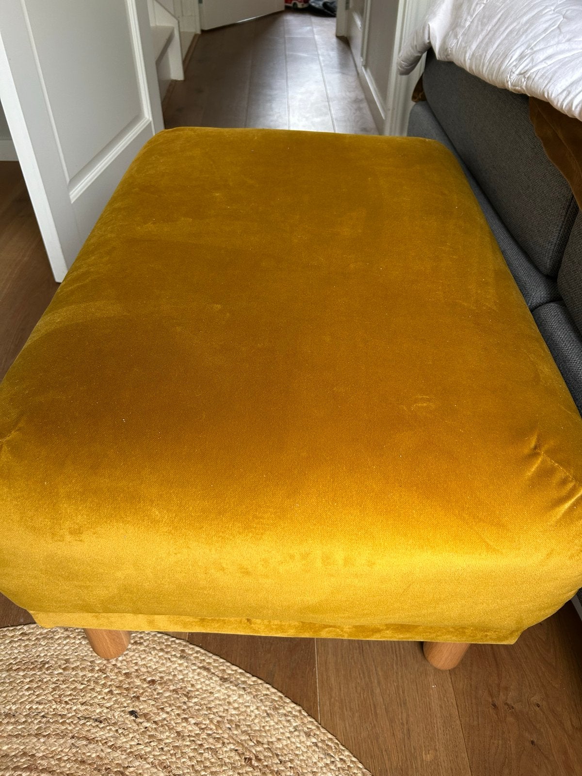 Sissy Boy Sir Hocker - okergeel, Huis en Inrichting, Ophalen, 75 tot 100 cm, Zo goed als nieuw, Stof