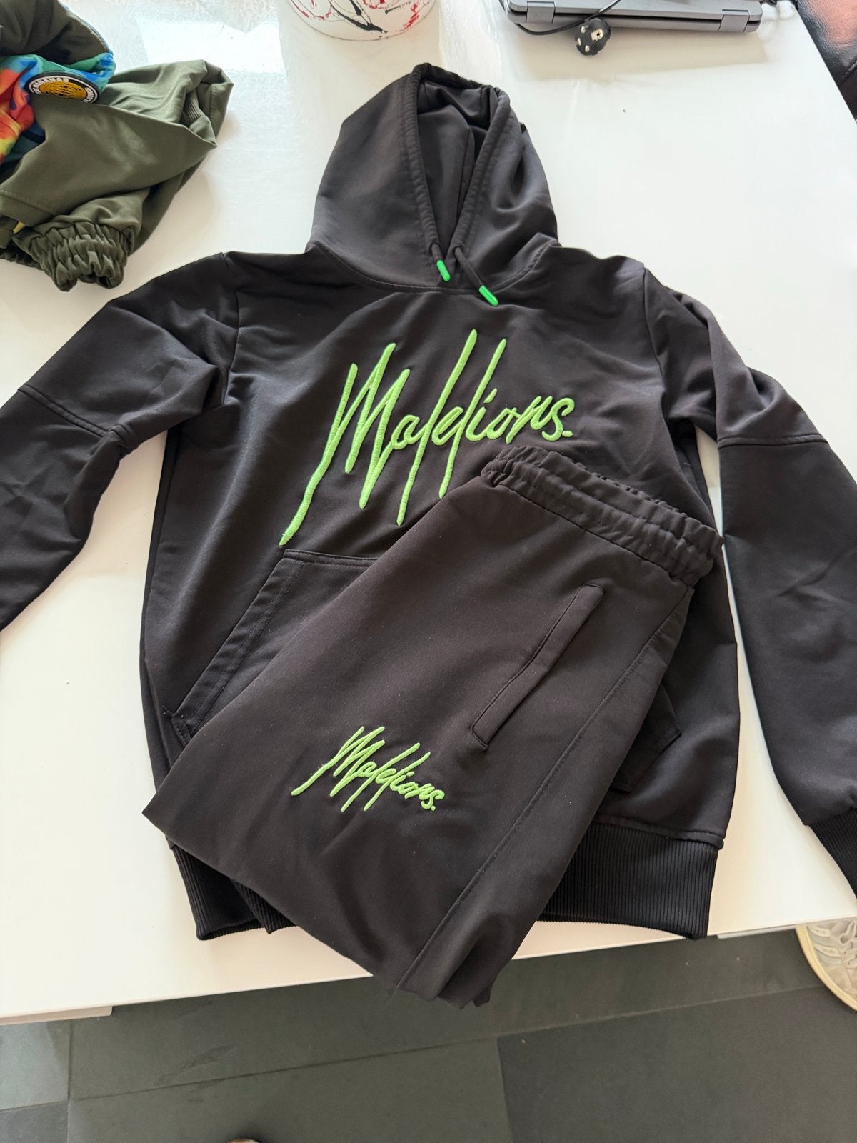 Zwarte hoodie met groen logo - Maflions, Ophalen of Verzenden, Gedragen