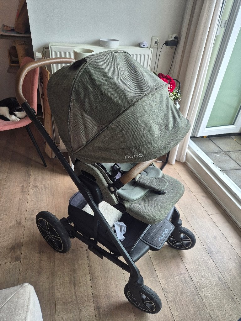 Nuna mixx next kinderwagen pine green, Kinderen en Baby's, Kinderwagens en Combinaties, Zo goed als nieuw, Verstelbare duwstang