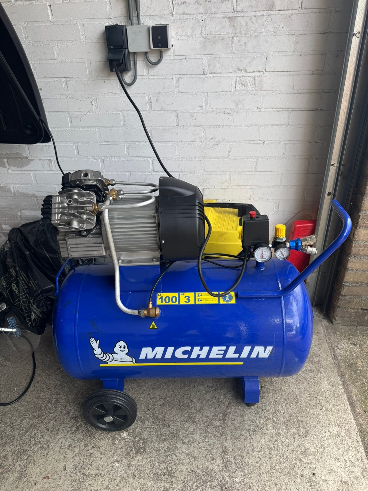 Michelin compressor 100L 3hp met garantie, 100 liter of meer, Ophalen of Verzenden, Zo goed als nieuw, Minder dan 200 liter/min
