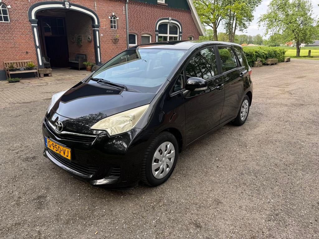 Toyota Verso-S 1.3 Vvt-i 2011 Zwart 112.000 km, Auto's, Voorwielaandrijving, Zwart, 4 cilinders, 1055 kg