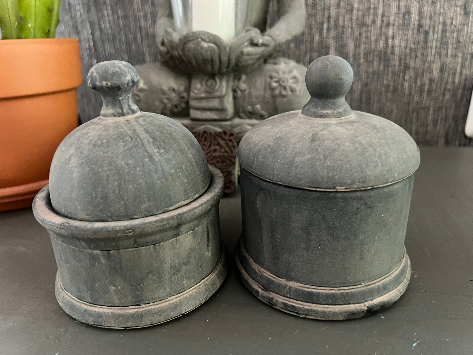 Stoere, sobere potten, Brynxz. 2 stuks, Ophalen of Verzenden, Zo goed als nieuw, Grijs, Steen/keramiek