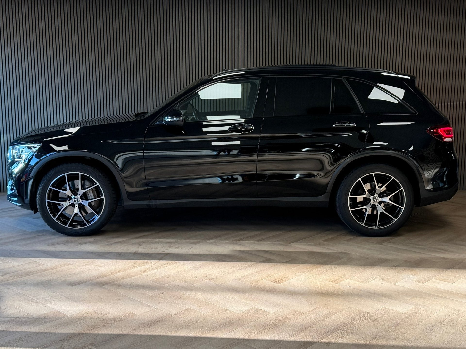 Mercedes-Benz GLC-klasse 200 4MATIC Premium Plus AUT PANORAM, Auto's, Gebruikt, Euro 6, Leder en Stof, Zwart