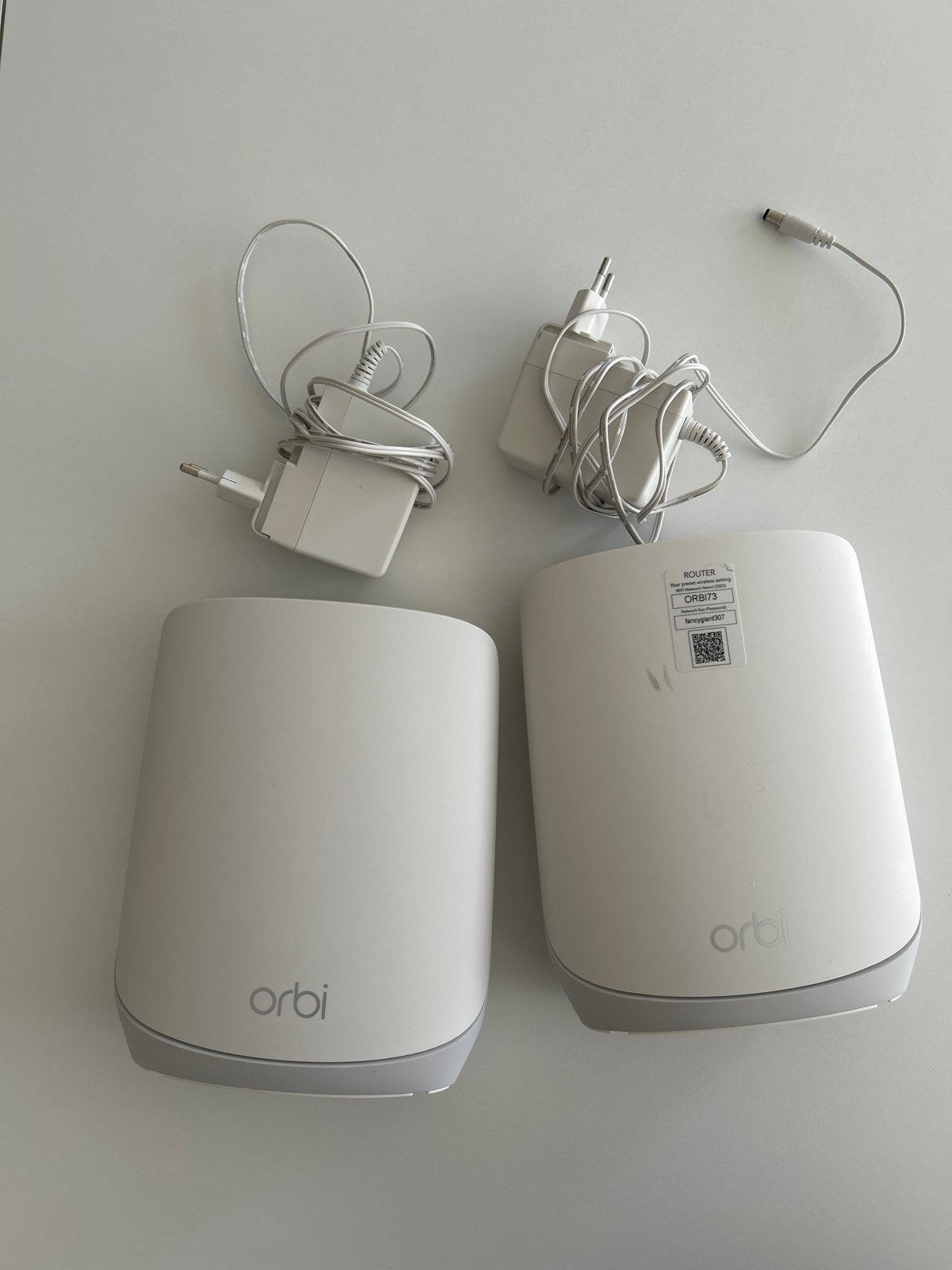 Orbi WiFi 6 Router en Satellite (RBK752) - Zo goed als nieuw, Computers en Software, Routers en Modems, Ophalen, Zo goed als nieuw
